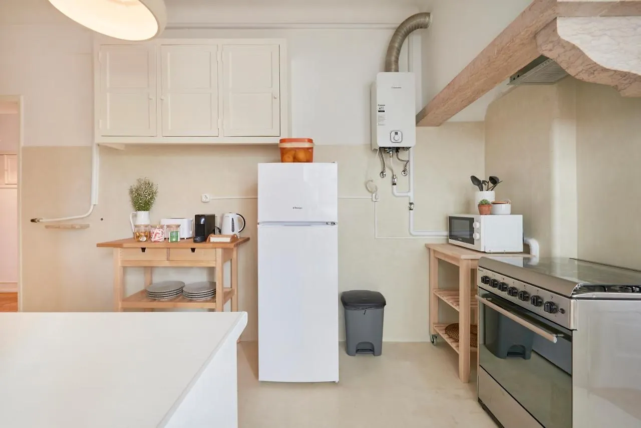 Light-Filled & Renovated Apartment, By Timecooler Lisbon 0*,