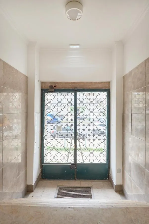 Apartment Light-Filled & Renovated Apartment, By Timecooler Lisbon