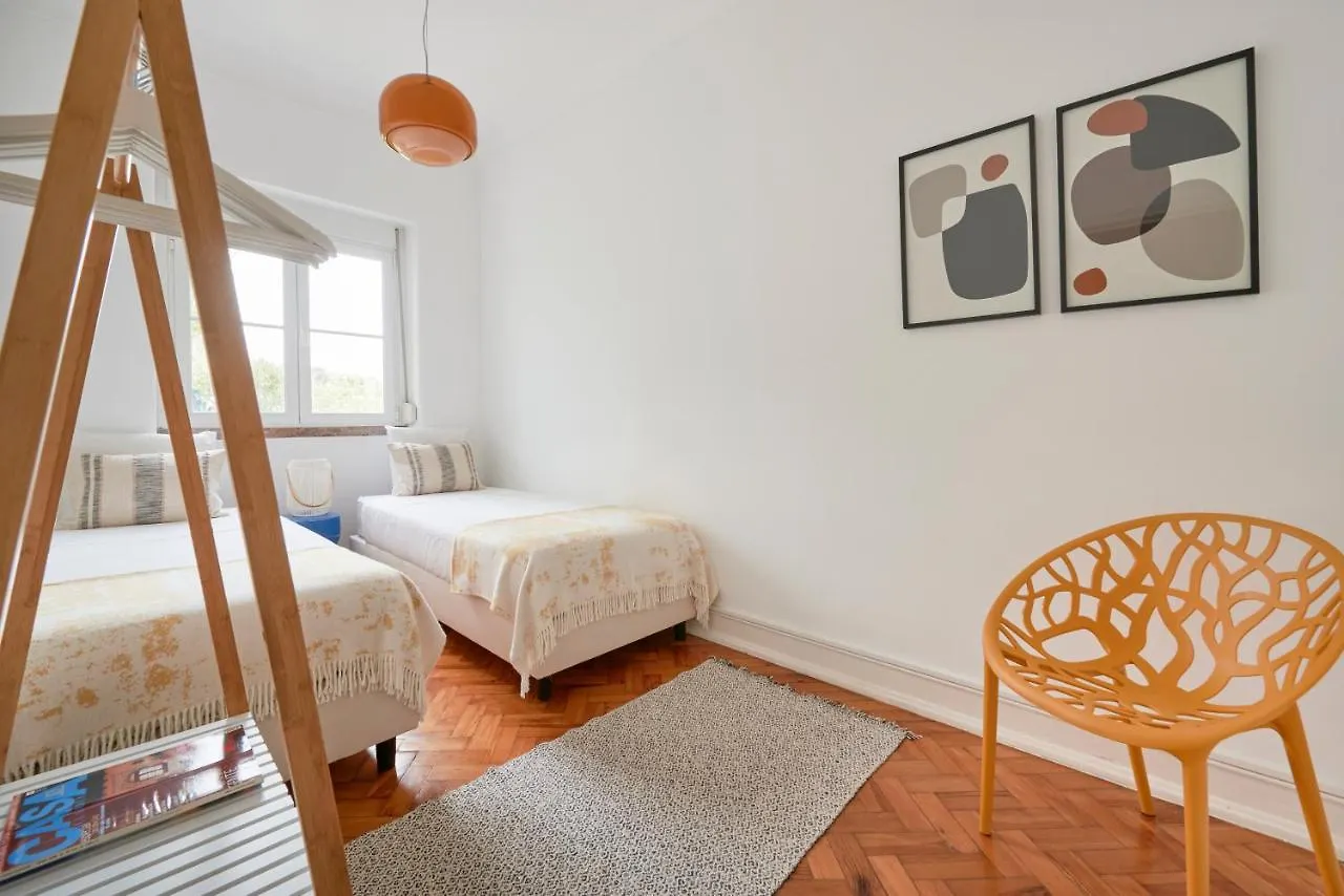 Light-Filled & Renovated Apartment, By Timecooler Lisbon