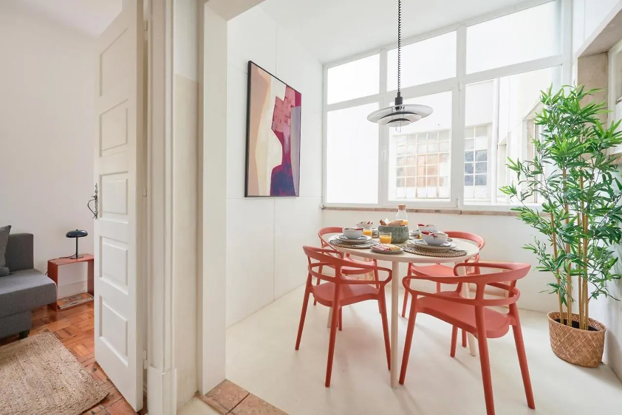 Light-Filled & Renovated Apartment, By Timecooler Lisbon 0*,